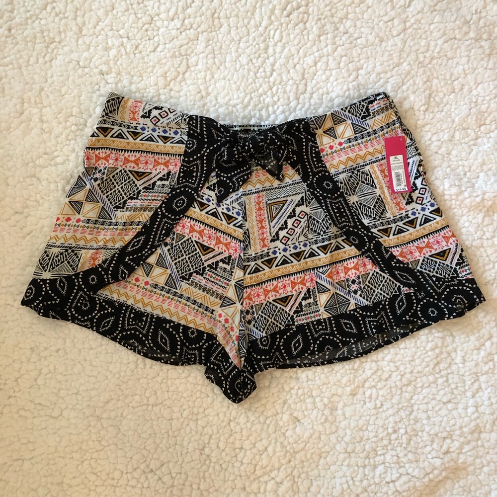 NWT Xhilaration Shorts, Tie Front, Smocked Rear Waistband, Flowy, Boho, XL